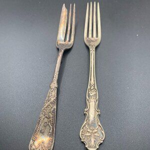 Lot of 2 Vintage Rogers Bros Serving Forks 6 1/2" SELLING AS IS